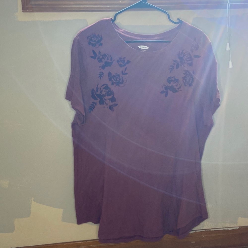 Purple/maroonish Old navy shirt w: flower design
